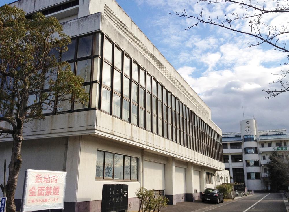 Junior high school. 1407m to Kusatsu Municipal Takaho junior high school