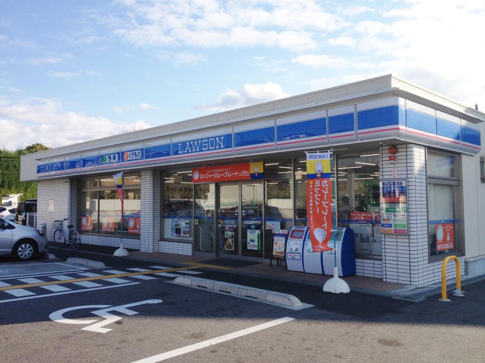 Convenience store. 635m until Lawson Kusatsu Higashiyagura Third Street shop