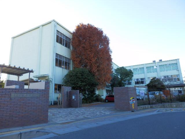 Primary school. 1435m to Kusatsu City old upper elementary school