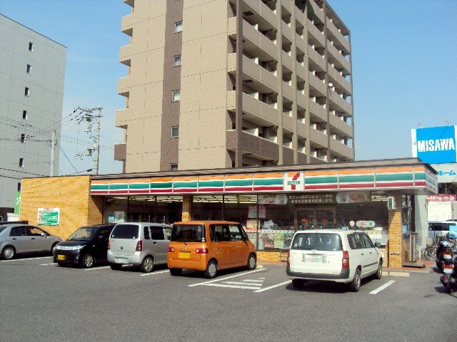 Convenience store. Seven-Eleven Kusatsu Yagura-chome store up (convenience store) 572m