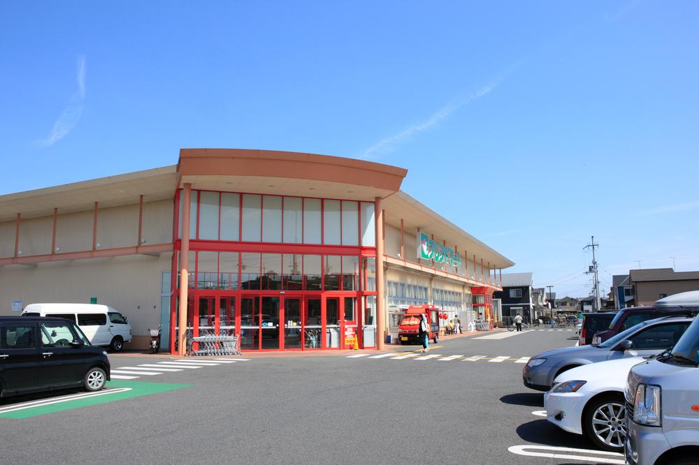 Supermarket. 1550m to Friend Mart Moriyama Mizuho shop