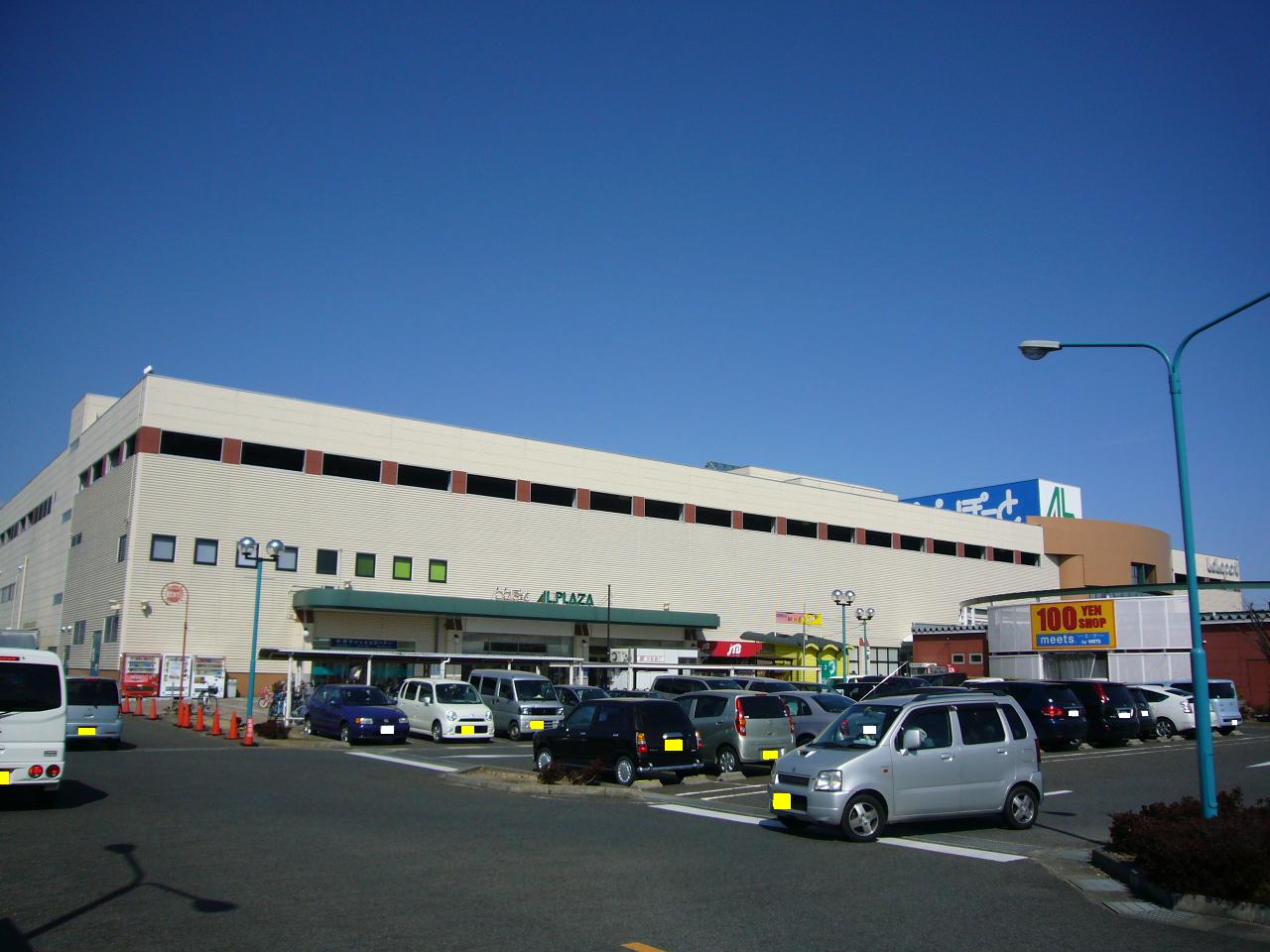 Shopping centre. LaLaport Moriyama until the (shopping center) 1352m