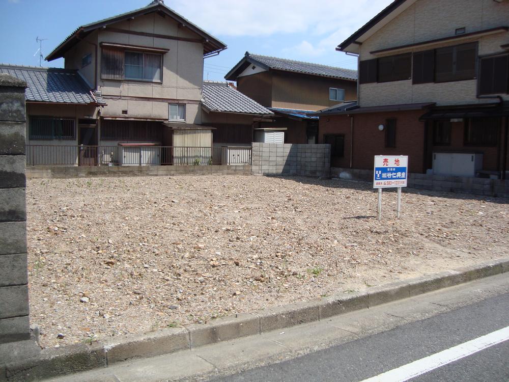 Local photos, including front road. Local (10 May 2013) Shooting