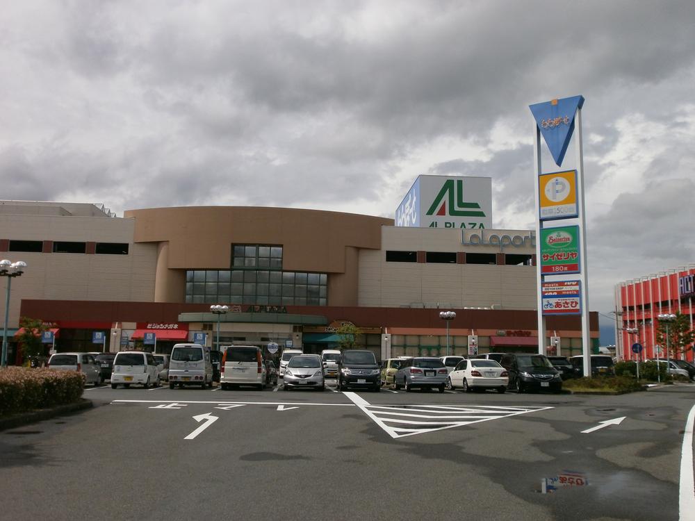 Shopping centre. LaLaport to Moriyama 1804m