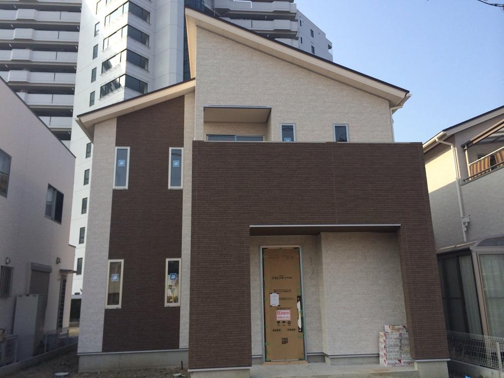 Local appearance photo. Local (12 May 2013) Shooting