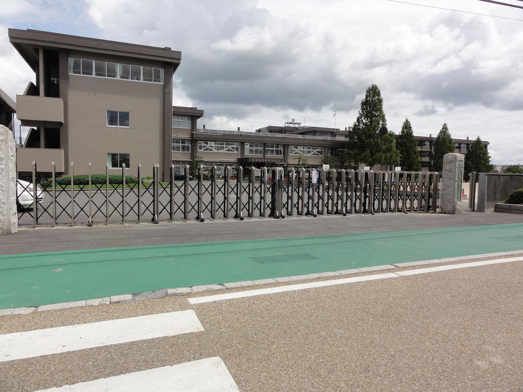 Primary school. Moriyama City Hexi up to elementary school (elementary school) 1493m