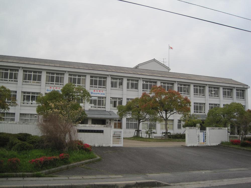 Junior high school. Akitomi 1900m until junior high school