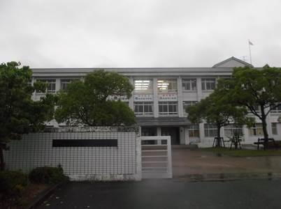 Junior high school. Akitomi 2600m until junior high school