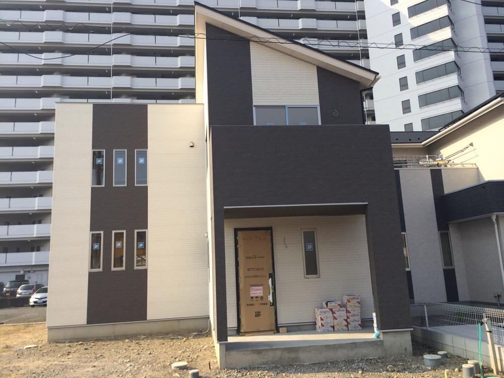 Local appearance photo. Local (12 May 2013) Shooting