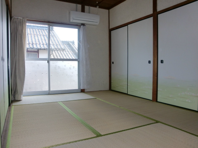 Living and room. Spacious Japanese-style