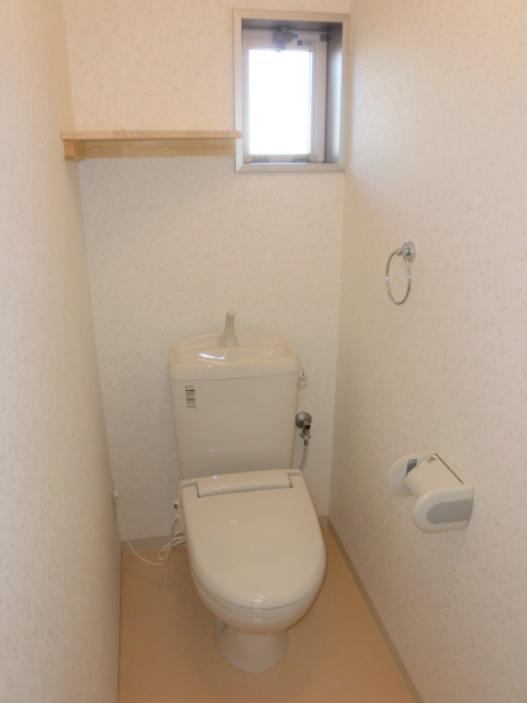 Toilet. In a heated toilet seat, Always warm. Lucky also a small window.