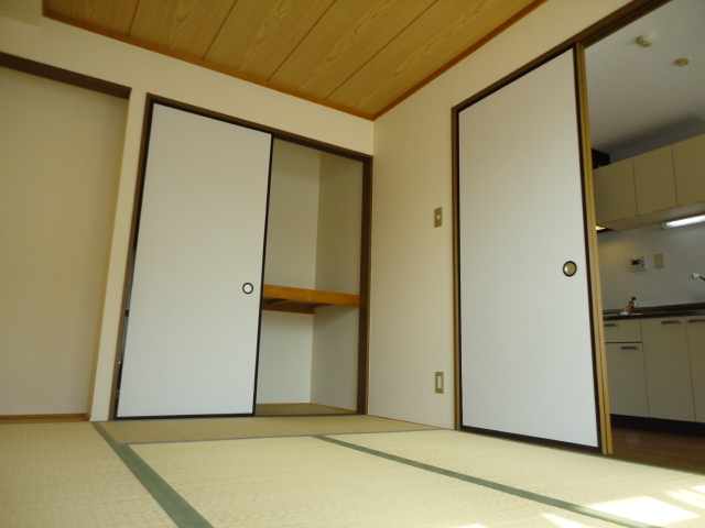 Living and room. I think you calm still 1 room want Japanese-style room ~