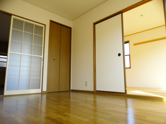 Living and room. A feeling of opening is a spacious Western-style