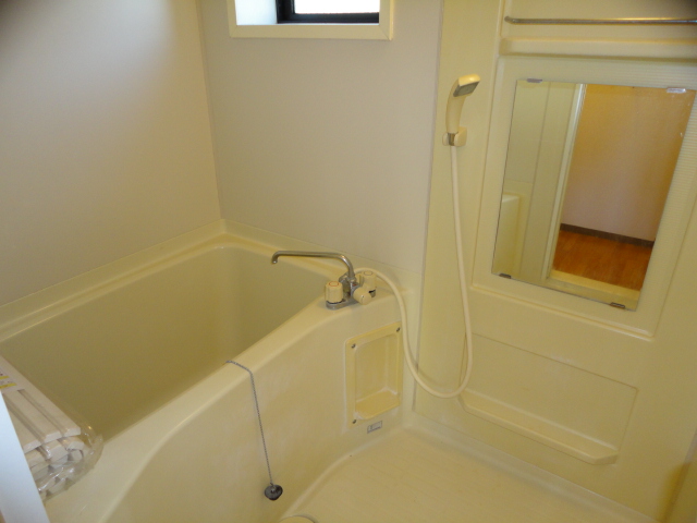 Bath. With a small window, Bright bathroom