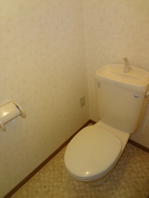 Toilet. 100m to a convenience store ☆ Also good location ☆