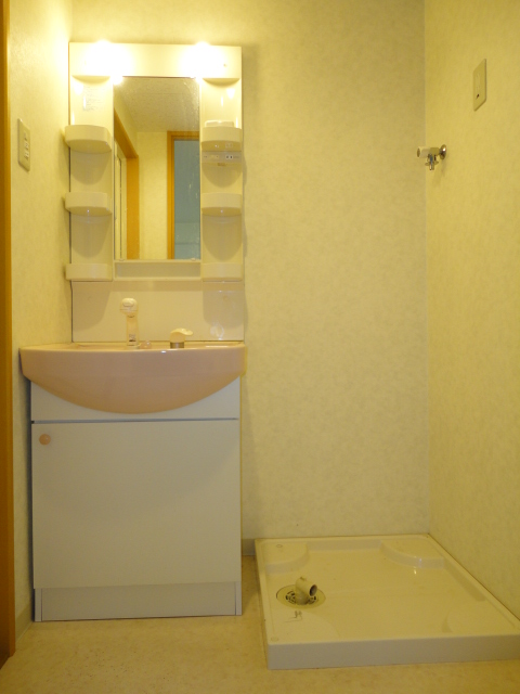 Washroom. Wash basin ・ It is indoor washing machine Storage