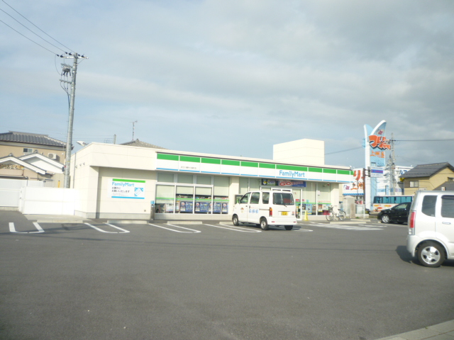 Convenience store. FamilyMart Omihachiman Nakakomori Machiten (convenience store) to 200m