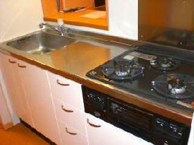 Kitchen. 3-neck gas stove. Since the wide sink, Easy-to-use