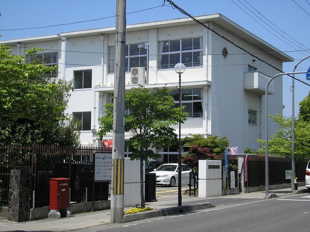 Primary school. It omihachiman stand Azuchi 150m up to elementary school