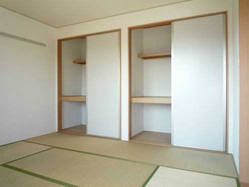 Other room space. Photo is a thing of 103, Room.