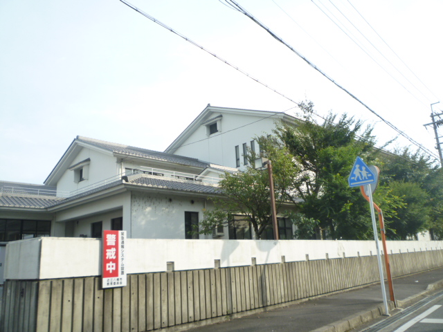 Primary school. 170m until Omihachiman stand Musa Elementary School (elementary school)