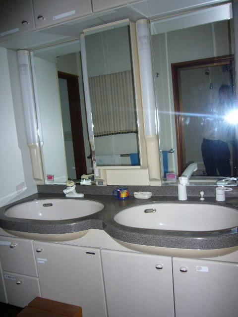 Wash basin, toilet. Indoor (September 2013) Shooting Double washbasin