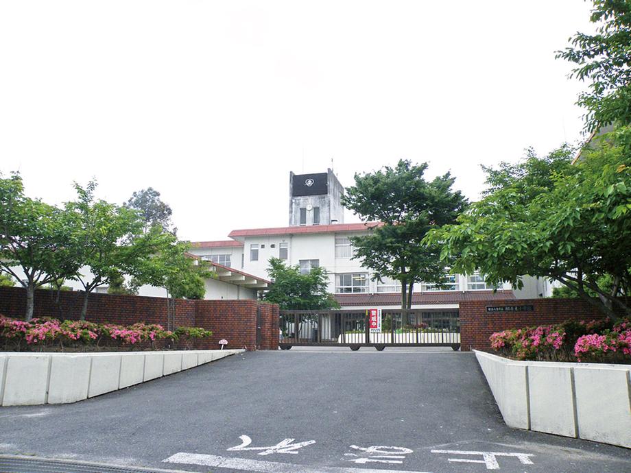 Primary school. A Kirihara 100m to East Elementary School 100m
