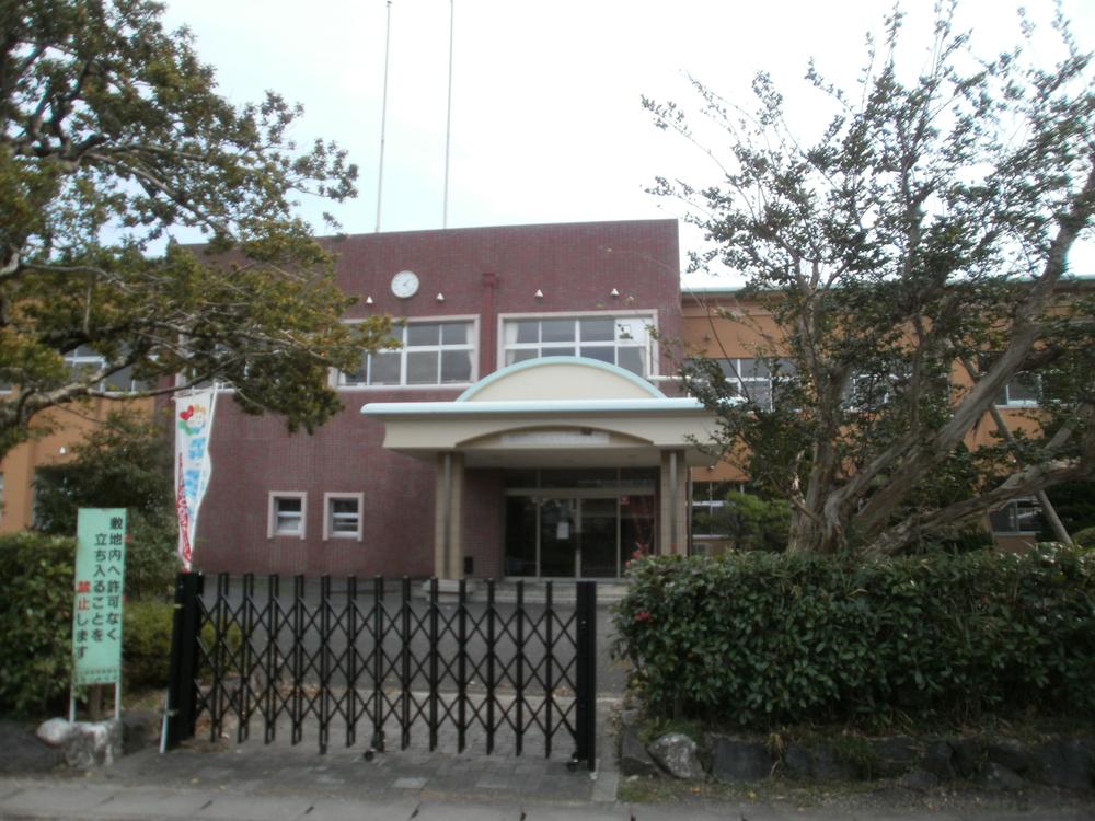 Primary school. Omihachiman City Louxo to elementary school 598m