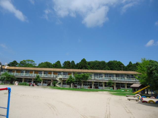 kindergarten ・ Nursery. Omihachiman Municipal Kirihara to kindergarten 1895m