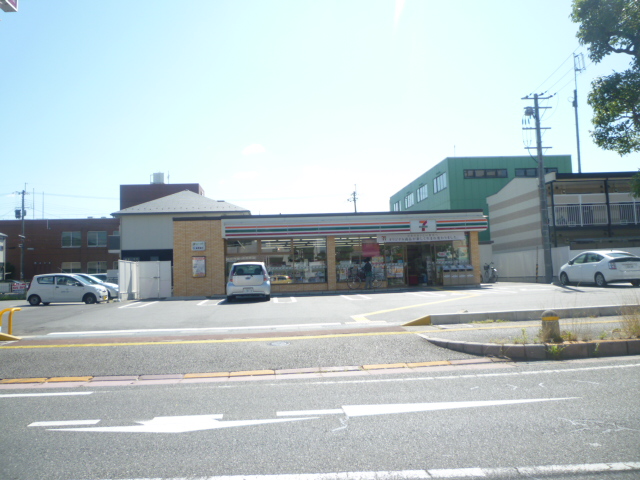 Convenience store. Seven-Eleven Omihachiman Sakuramiya the town store (convenience store) to 346m
