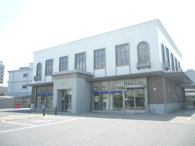 Bank. 120m to Kansai Urban Bank Yahataekimae Branch (Bank)