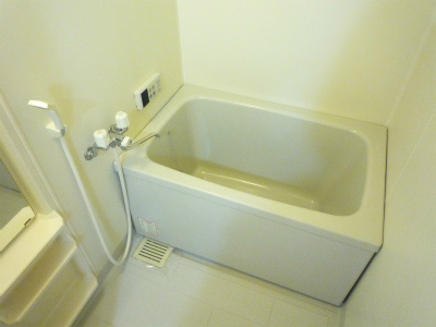 Bath.  ※ Indoor photos will be referenced 402, Room.