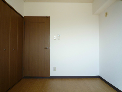 Other room space.  ※ Indoor photos will be referenced 402, Room.