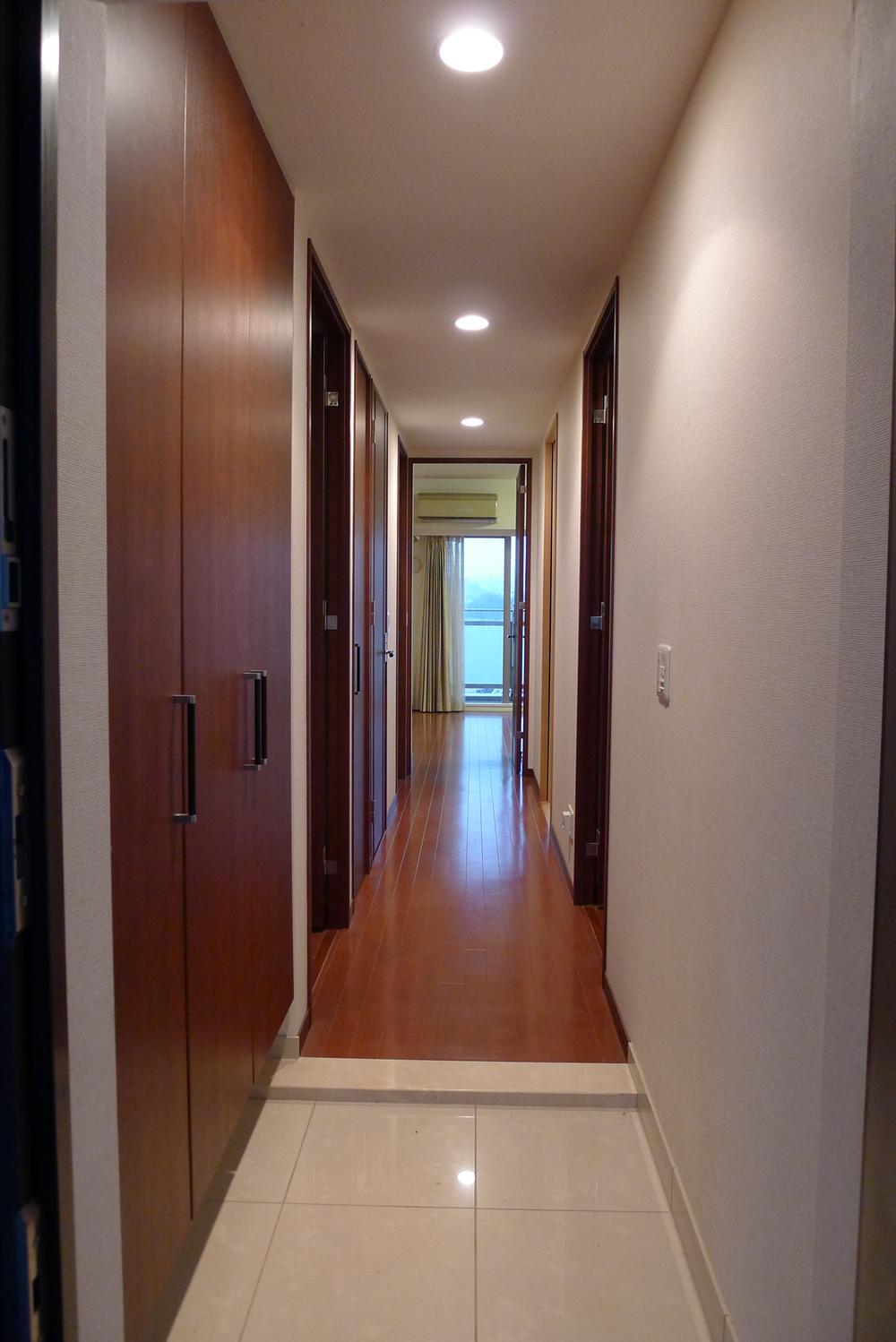 Entrance. Local (11 May 2013) Shooting