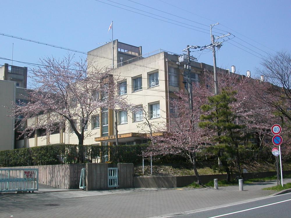 Junior high school. 1117m to Otsu Municipal Karasaki junior high school