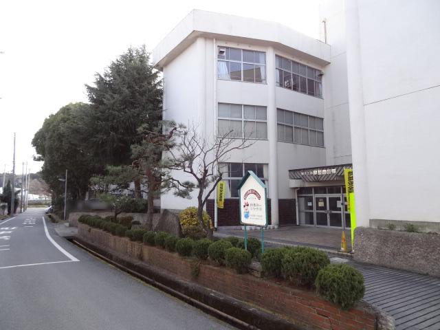 Primary school. 390m to Otsu Tateishiyama Elementary School