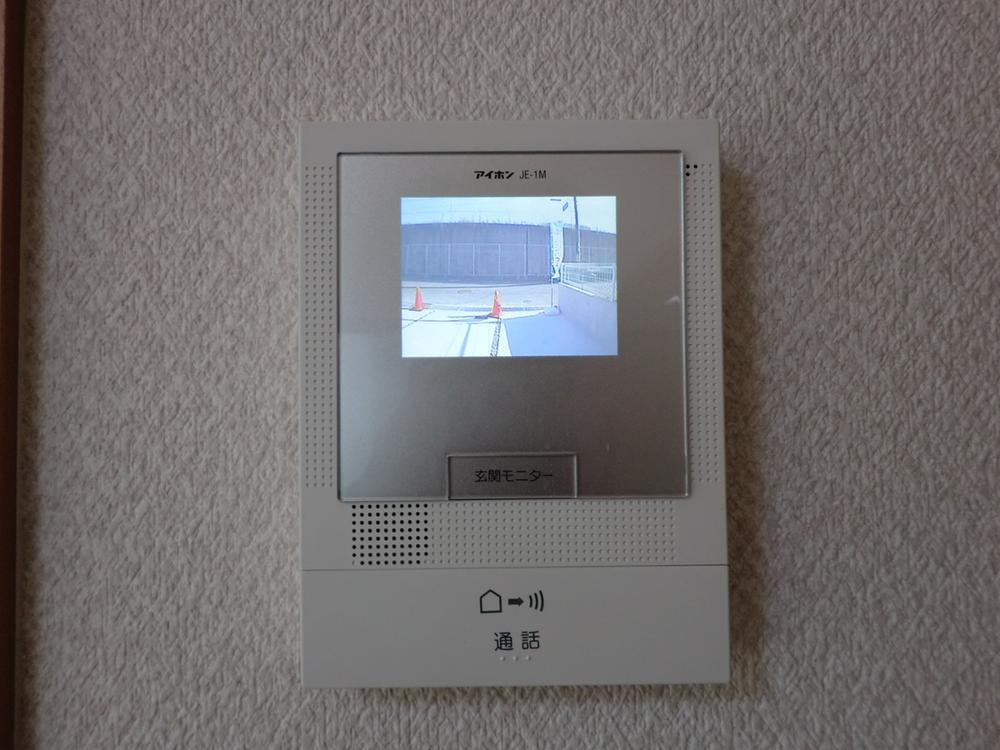 Security equipment. Adopt a color monitor intercom. Monitor featured that can check the state of the front door from the room when it becomes a little concerned about the outer. Children in the answering machine is also safe.