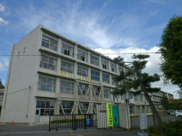 Primary school. 1877m to Otsu Municipal Fujimi Elementary School