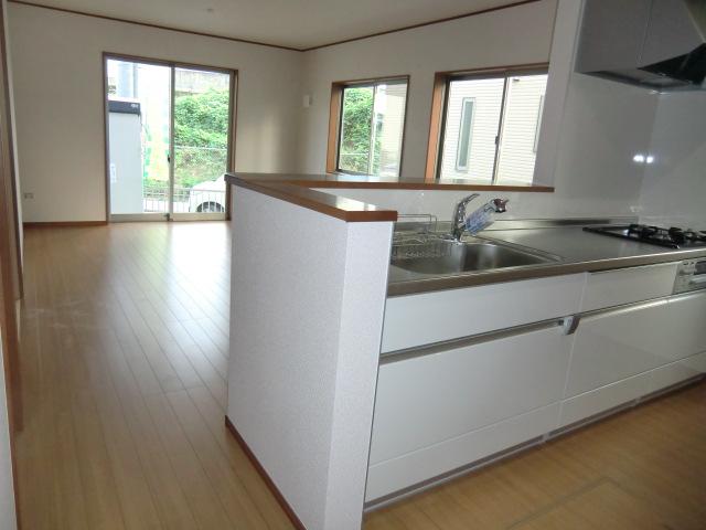 Kitchen. Face-to-face kitchen and LDK
