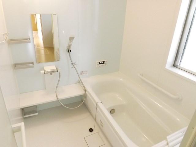 Same specifications photo (bathroom)