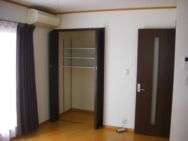 Receipt. All room with storage!