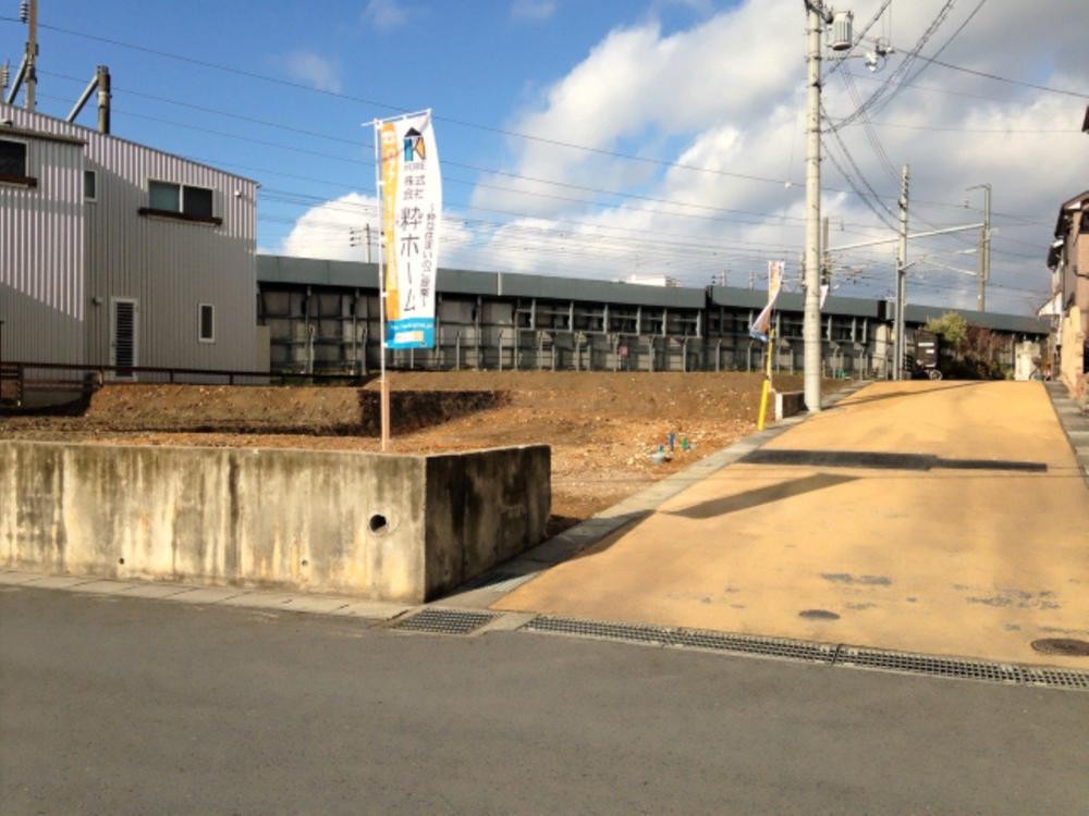 Local photos, including front road. Subdivision photo. Ready-built the No. 4 place.