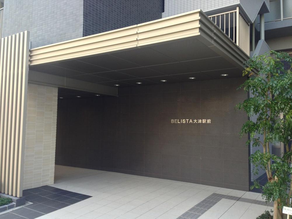 Entrance. Common areas