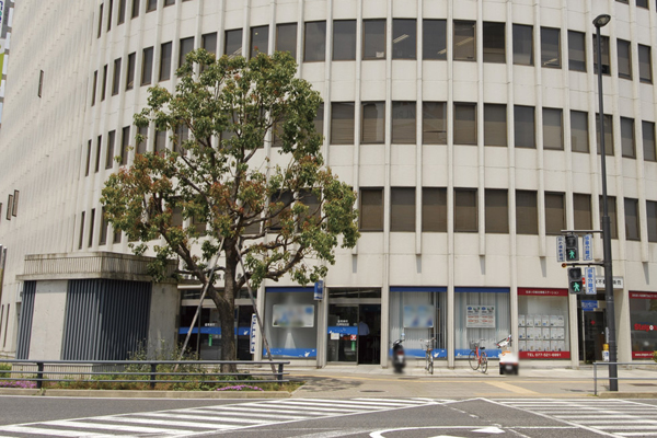 Surrounding environment. Shiga Bank Otsu Station Branch (8-minute walk ・ About 580m)