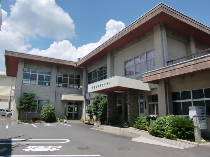 Government office. Ika various procedures, such as 1600m resident registration and seal certificate issued to stand Citizens Center is a civic center.