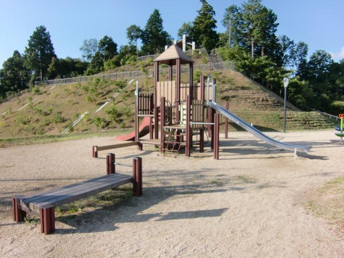 Other local. Composite playground equipment corner (in the Ika-standing park)