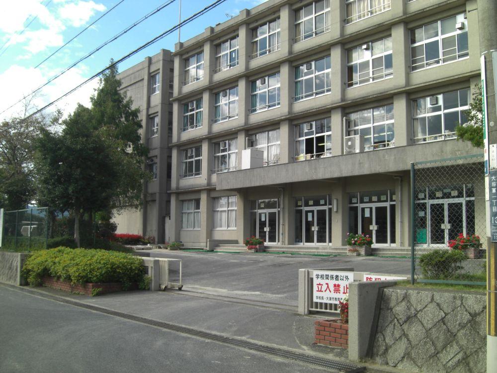 Junior high school. 842m to Otsu Municipal Setakita junior high school