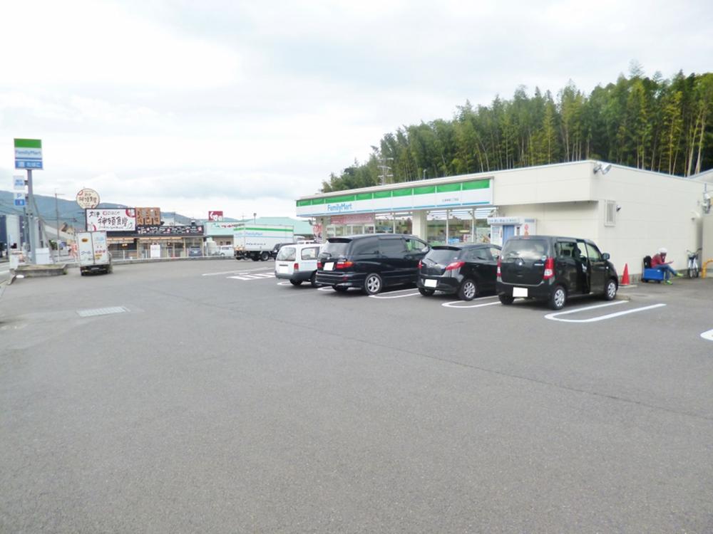 Convenience store. 474m to FamilyMart Otsu Shinryo chome shop