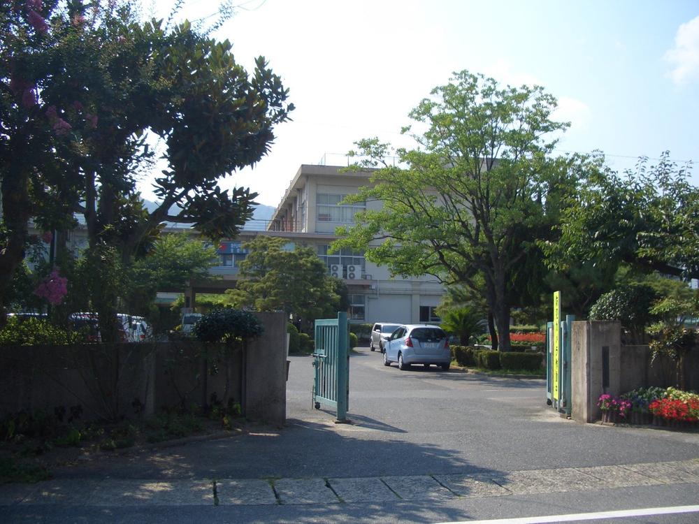Junior high school. 389m to Otsu Municipal Ojiyama junior high school