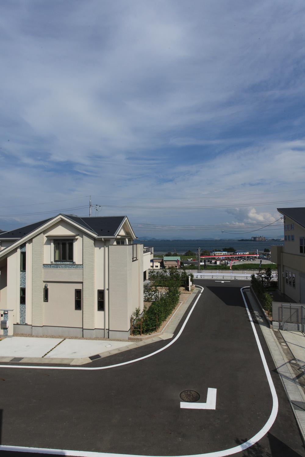 Local photos, including front road. Streets and spacious at the front road 6m. You can send a life that Lake Biwa of view is full of missing sense of openness.